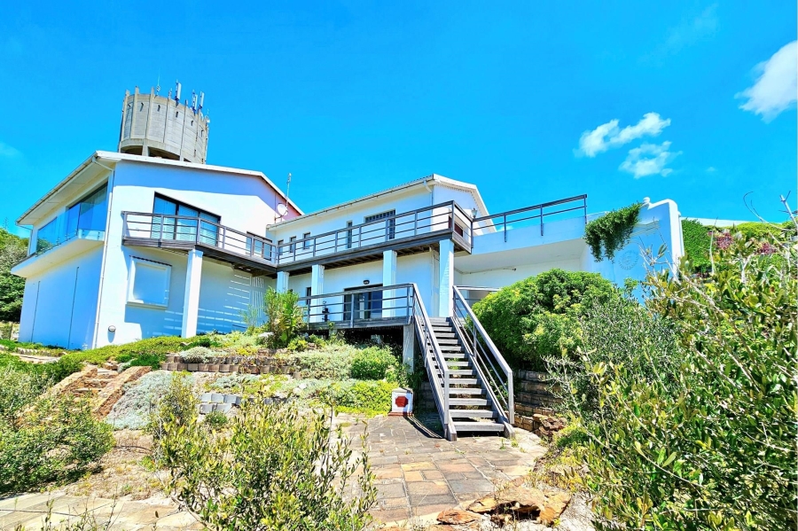 6 Bedroom Property for Sale in Paradise Beach Eastern Cape